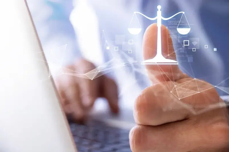 Kto tańszy adwokat czy radca prawny?