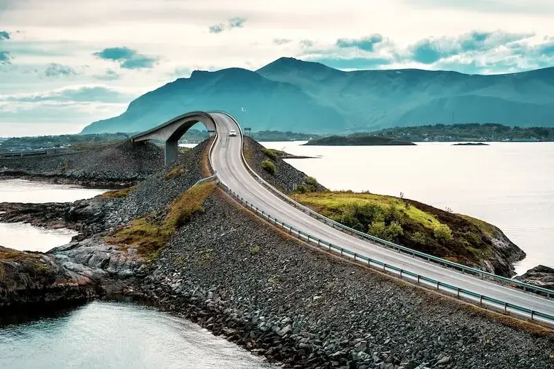 Ile mieszkańców ma Norwegia?