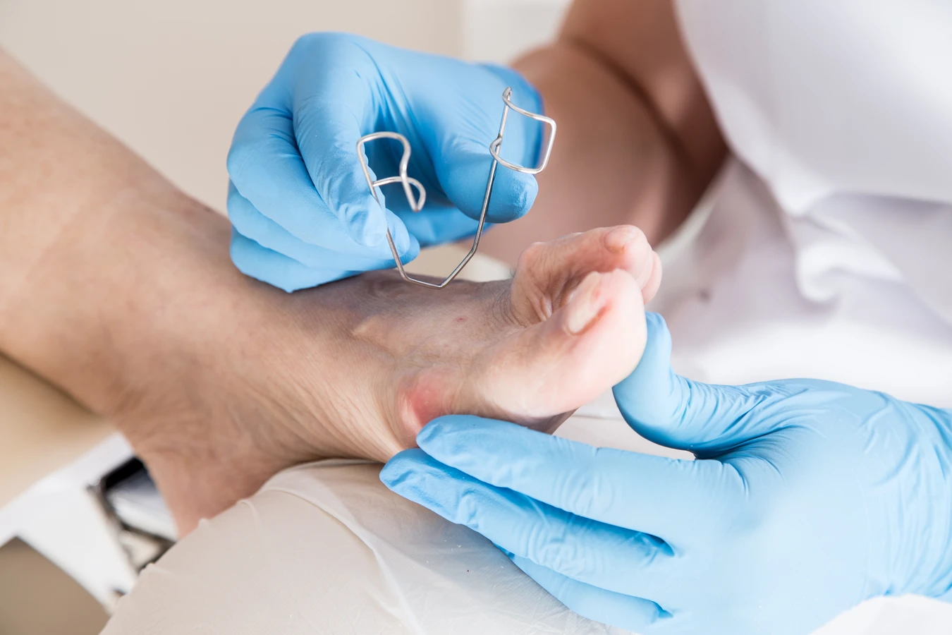 Jak należy poprawnie sterylizować narzędzia w gabinecie podologicznym?