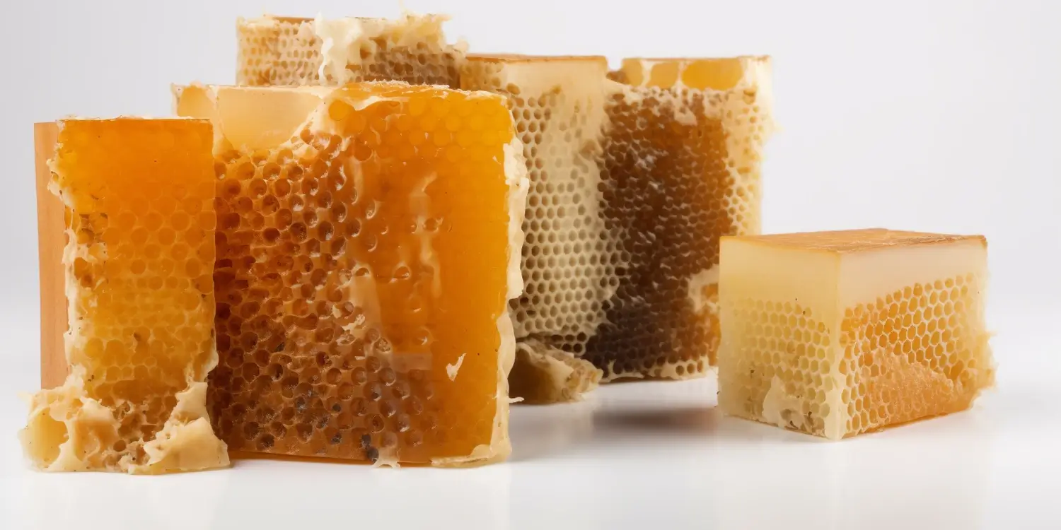 Miód nawłociowy kiedy powstaje?